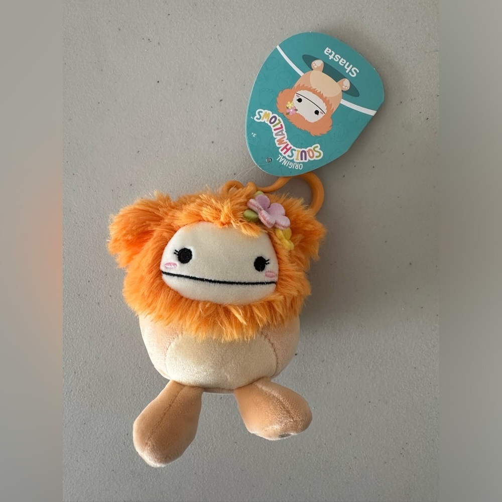 Nwt 👣Shasta bigfoot  Squishmallow Clip 3"